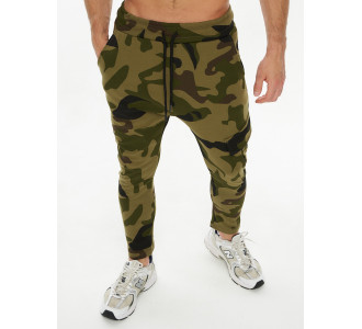Трикотажные брюки зауженные камуфляжного цвета 227001Kf