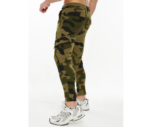 Трикотажные брюки зауженные камуфляжного цвета 227001Kf