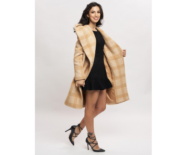 Пальто зимнее женское бежевого цвета 4017B