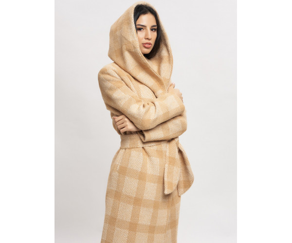 Пальто зимнее женское бежевого цвета 4017B