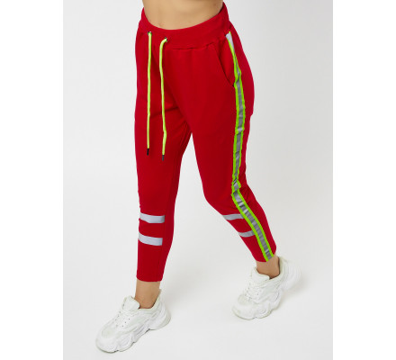 Брюки зауженные женские красного цвета 226620Kr