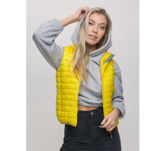 Жилетка стеганная Valianly желтого цвета 33311J